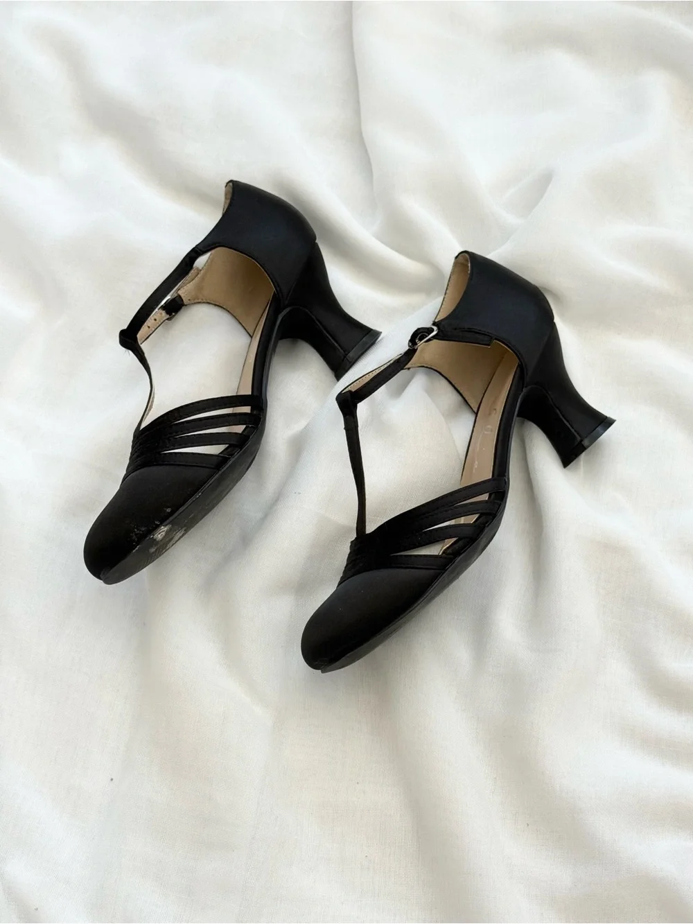 ✿ Vintage 80s Black T-Strap Kitten Heels • Size 9